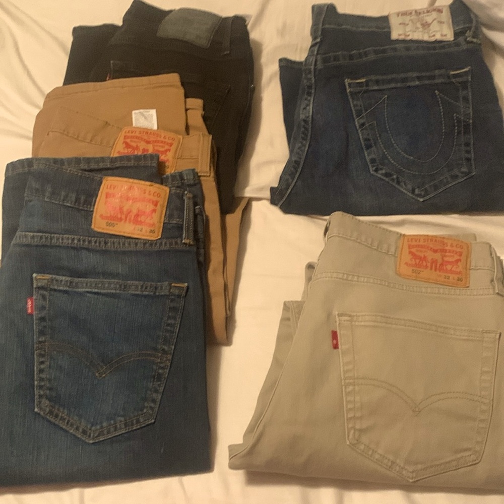 4 Levi’s jeans